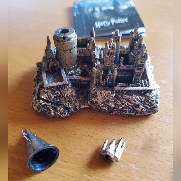 Harry Potter light up castle, booklet and magazine - Picture 7 of 13